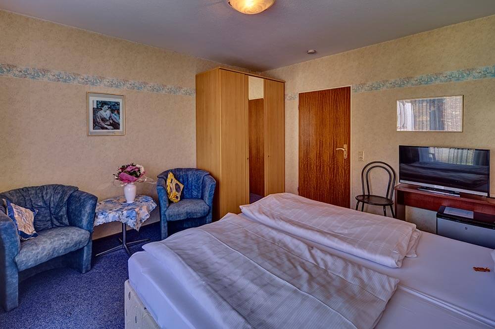 Doppel Zweibettzimmer mit Balkon